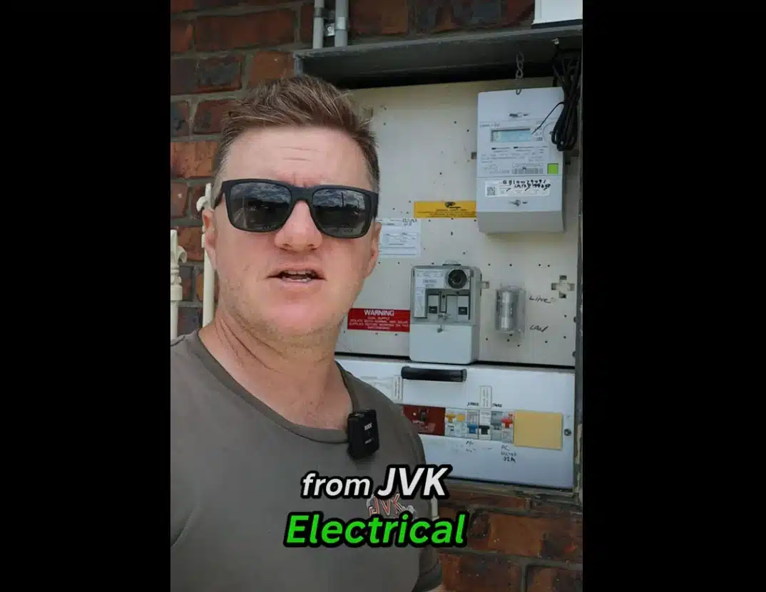 Read more about the article What to do when you lose power? A simple DIY trick!